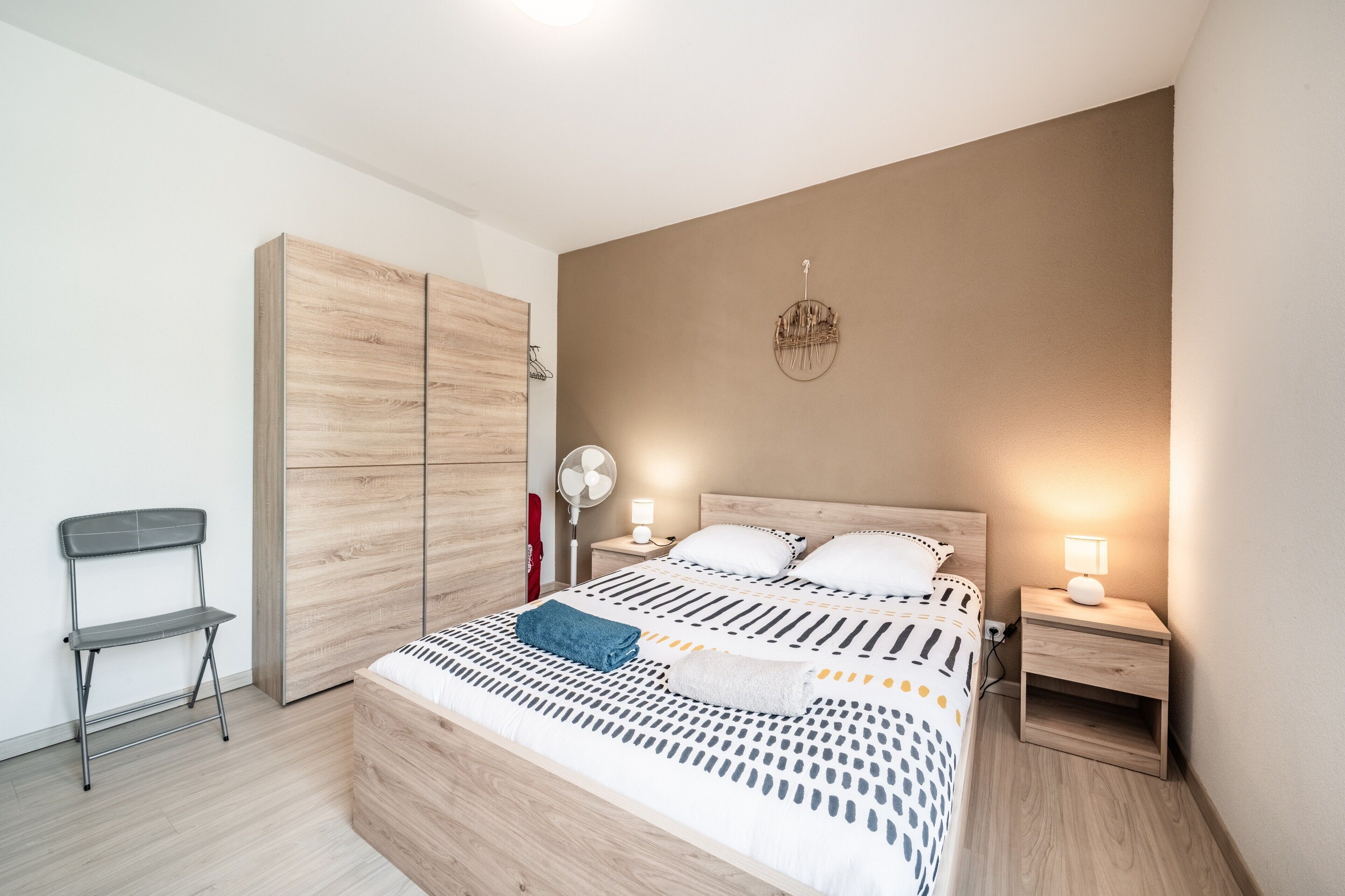 2 quartos, ferros/tábuas de passar roupa, Wi-Fi, roupa de cama