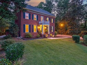 Exterior - Spacious 6-bedroom house near lake in Appling with AC (Appling)