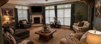 Private 6BR Retreat Near Lake Thurmond Sleeps 12