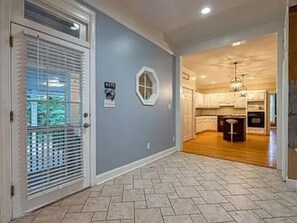 Interior - Spacious 6-bedroom house near lake in Appling with AC (Appling)