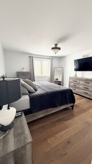 Room - Scenic Casa Azul Retreat with Jacuzzi & Gazebo (Alton)