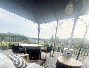 Outdoor dining - Scenic Casa Azul Retreat with Jacuzzi & Gazebo (Alton)