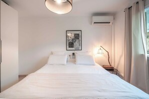 Apartment | 2 bedrooms, laptop workspace, bed sheets - Warm Apartment a/c 2br/4p - Saint-tropez (Saint-Tropez)