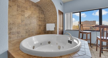 Dells Getaway - Sleeps 14 + Golf Course Views