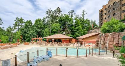 Dells Getaway - Sleeps 14 + Golf Course Views