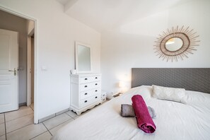 Room - Charming 'Évian Apartment' with Lake View, Balcony and Wi-Fi (Évian-les-Bains)