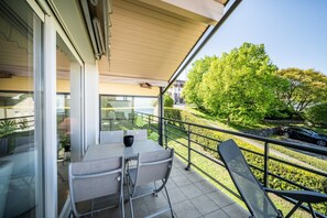 Outdoor dining - Charming 'Évian Apartment' with Lake View, Balcony and Wi-Fi (Évian-les-Bains)