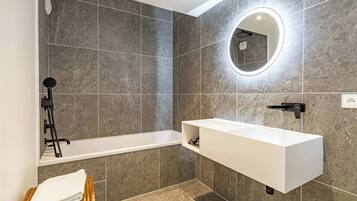 Apartment | Bathroom