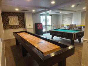 Games room - 2-bedroom condo in Newport Beach.  Full Resort access. (Newport Beach)