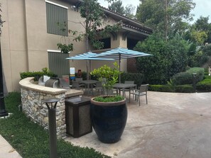 Outdoor dining - 2-bedroom condo in Newport Beach.  Full Resort access. (Newport Beach)