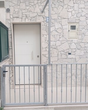 Exterior detail - Apartment 'Venti Nodi' with Balcony, Wi-Fi and Air Conditioning (Vieste)