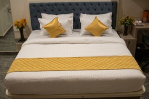 Room - Amara Kosha Utsav Devanahalli - Six Bedroom Villa + Movies + Food (Bengaluru)