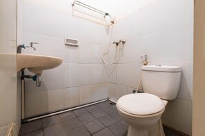 Bathroom - Luxury Deluxe DBL Retreat W/ Free WiFi and Parking (Bandung)