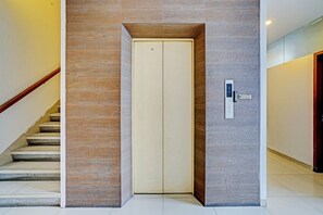 Interior - Luxury Deluxe DBL Retreat W/ Free WiFi and Parking (Bandung)