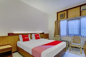 Bedroom - Luxury Deluxe DBL Retreat W/ Free WiFi and Parking (Bandung)