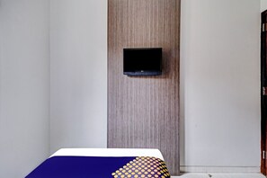 Bedroom - Cozy Budget Single Stay with Free WiFi and Parking (Bandung)