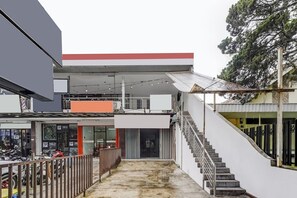 Holiday Home Exterior [summer] - Simple Cozy Single Stay with Free WiFi and Parking (Bandung)