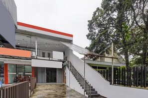 Holiday Home Exterior [summer] - Simple Cozy Single Stay with Free WiFi and Parking (Bandung)