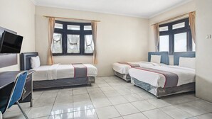 Room - Cozy Double Escape W/ Free WiFi and Parking (Bogor)