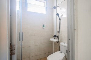 Bathroom - Cozy Double Escape W/ Free WiFi and Parking (Bogor)