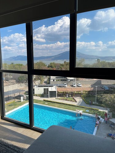 Great apartment with private rooftop, pool & lake view near Chante Spa, Jal.