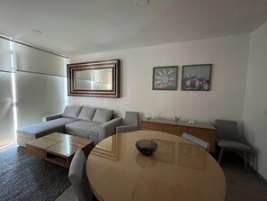 Living area - Detached house with private rooftop, pool & lake view in Lago Luna, Chantepec, Jalisco. (Chantepec)