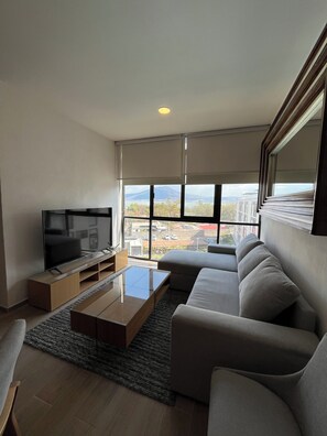 Smart TV - Great apartment with private rooftop, pool & lake view near Chante Spa, Jal. (Chantepec)