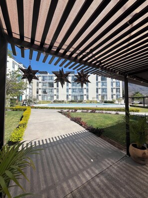 Property grounds - Great apartment with private rooftop, pool & lake view near Chante Spa, Jal. (Chantepec)