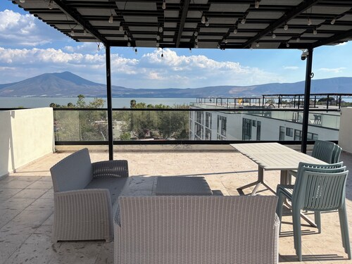 Great apartment with private rooftop, pool & lake view near Chante Spa, Jal.