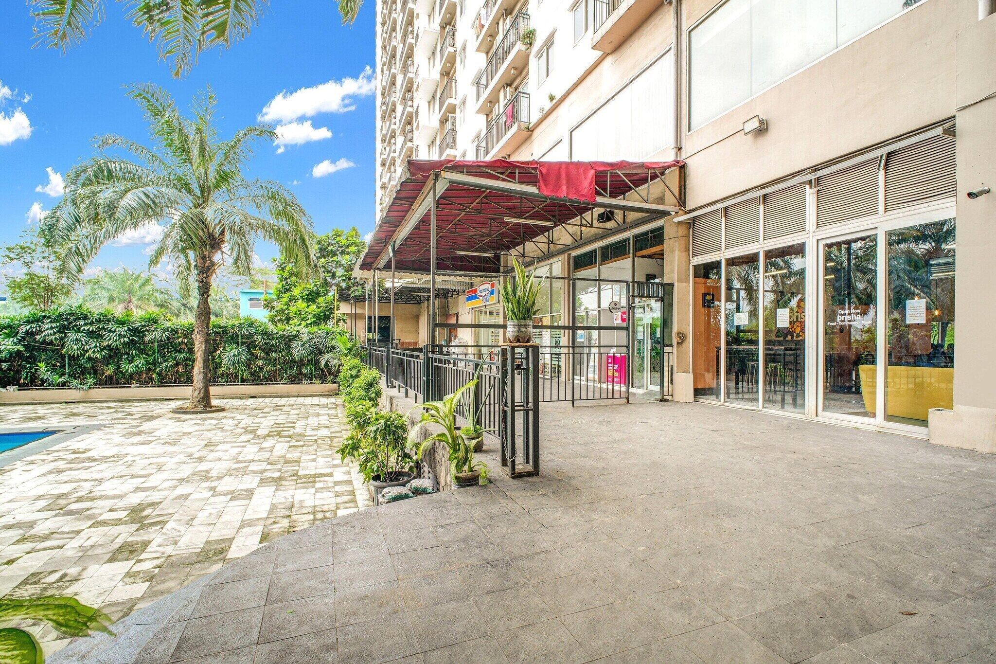 Entrance / Reception