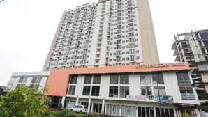 Exterior - Luxury Delux Retreat W/ Free WiFi Parking and Pool (Bekasi)
