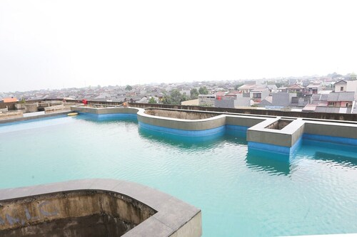 Luxury Delux Retreat W/ Free WiFi Parking and Pool