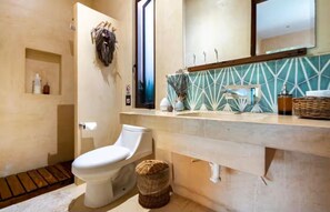 Shower, hair dryer, towels, shampoo - Jungle Luxury 4BR Villa with Private Pool (Tulum)