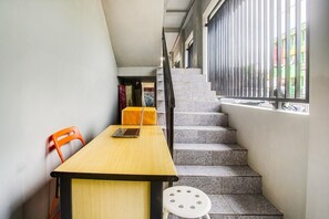 Dining - Cozy Double Escape W/ Free WiFi and Parking (Bandar Lampung)