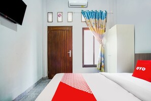 1 bedroom, desk, free WiFi, bed sheets