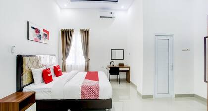 Luxury Deluxe Double Retreat with Parking Access