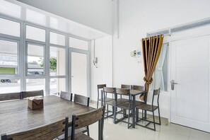Dining - Luxury Deluxe Double Retreat with Parking Access (Bandar Lampung)