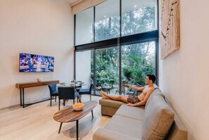 TV, offices - Luxury Two-Level Loft in Tulum with Pool & Gym (Tulum)