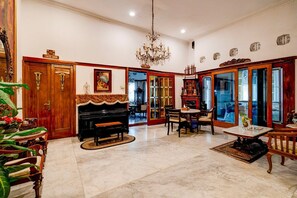 Interior - Luxury Deluxe DBL Retreat W/ Free WiFi and Parking (Bandung)