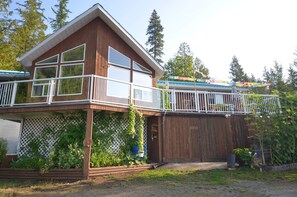 Exterior - Serenity.  So peaceful! .A place to retreat on kootenay lake (Ainsworth)