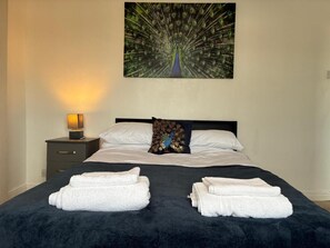 4 bedrooms, iron/ironing board, free WiFi, bed sheets - Clifford House (Coventry)