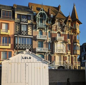 Exterior - 80 to 150m2 at 30m from the sea + BEACH CABIN + 30 ACTIVITIES (mers-les-bains)