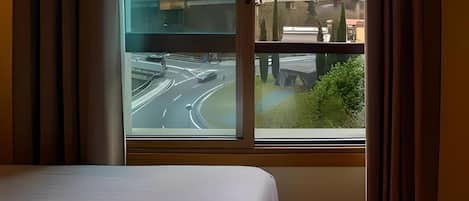 Schreibtisch, kostenloses WLAN, Rollstuhlgeeignet