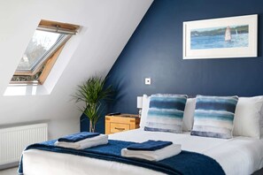 2 bedrooms, iron/ironing board, WiFi, bed sheets - Modern Apartment, Parking, Short Walk to Fistral (Newquay)