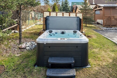 Emberwood | Hot Tub | Pool Table | Wood Fireplace