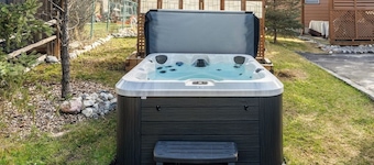 Emberwood | Hot Tub | Pool Table | Wood Fireplace
