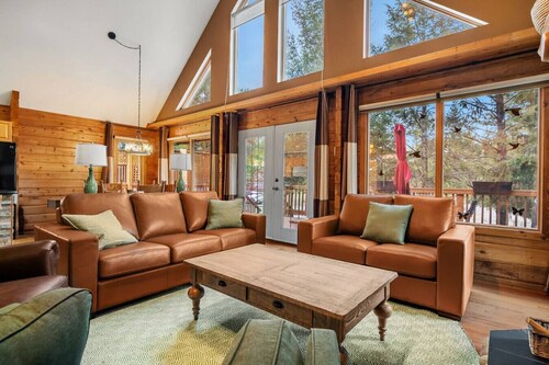 Emberwood | Hot Tub | Pool Table | Wood Fireplace