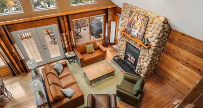 Emberwood | Hot Tub | Pool Table | Wood Fireplace