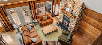 Emberwood | Hot Tub | Pool Table | Wood Fireplace