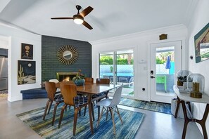 Dining - Shelby Sands: Poolside Perfection & Mountain Views (Palm Springs)